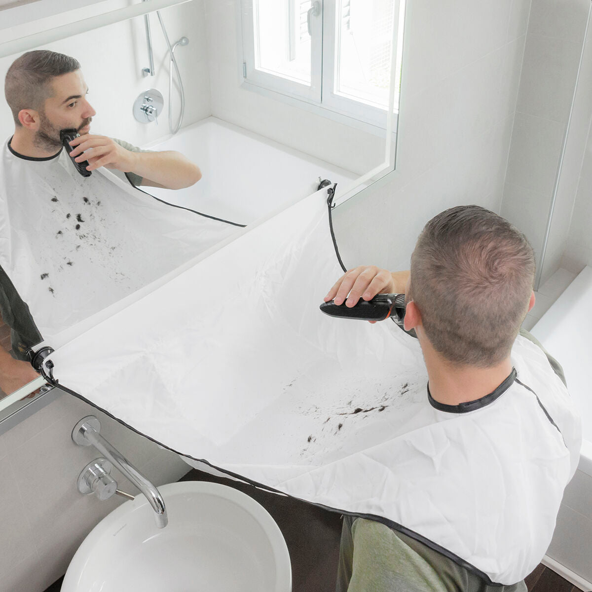 Bavoir à Barbe - GroomingWallCape™ - Blanc